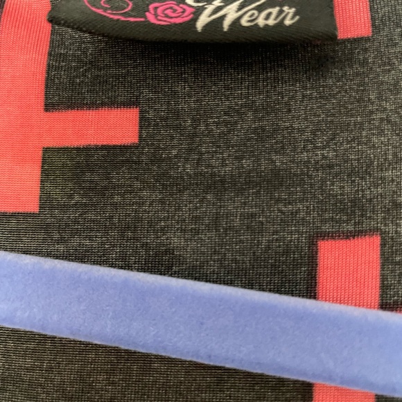 Dare to wear Renaissance Dress in Belladonna - Picture 5 of 6